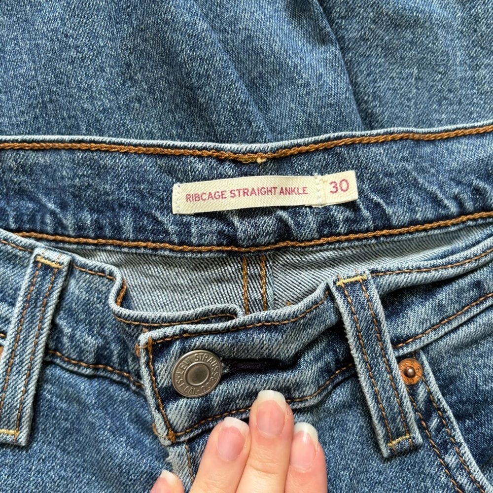 Levi's Women's Straight Leg Blue Jeans - Picture 5 of 10